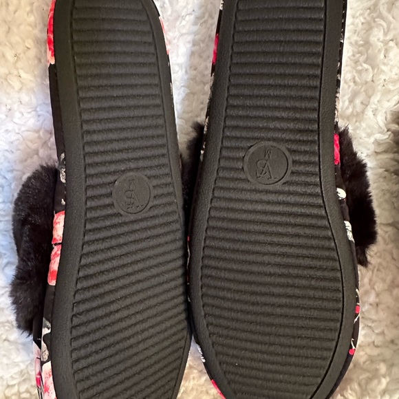 Slippers - Picture 2 of 3